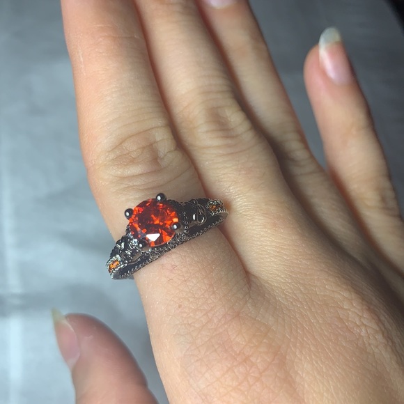 Skull ring with red white diamonds silver black red engagement unisex never used - Picture 8 of 8